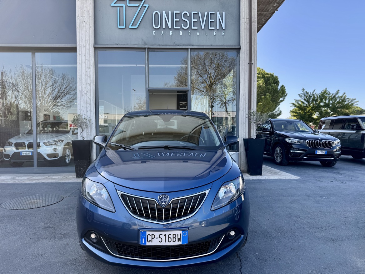 LANCIA YPSILON 1.0 HYBRID SILVER