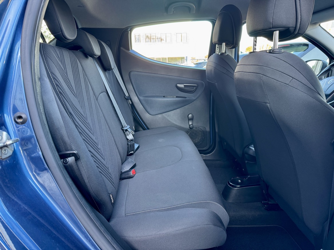 LANCIA YPSILON 1.0 HYBRID SILVER