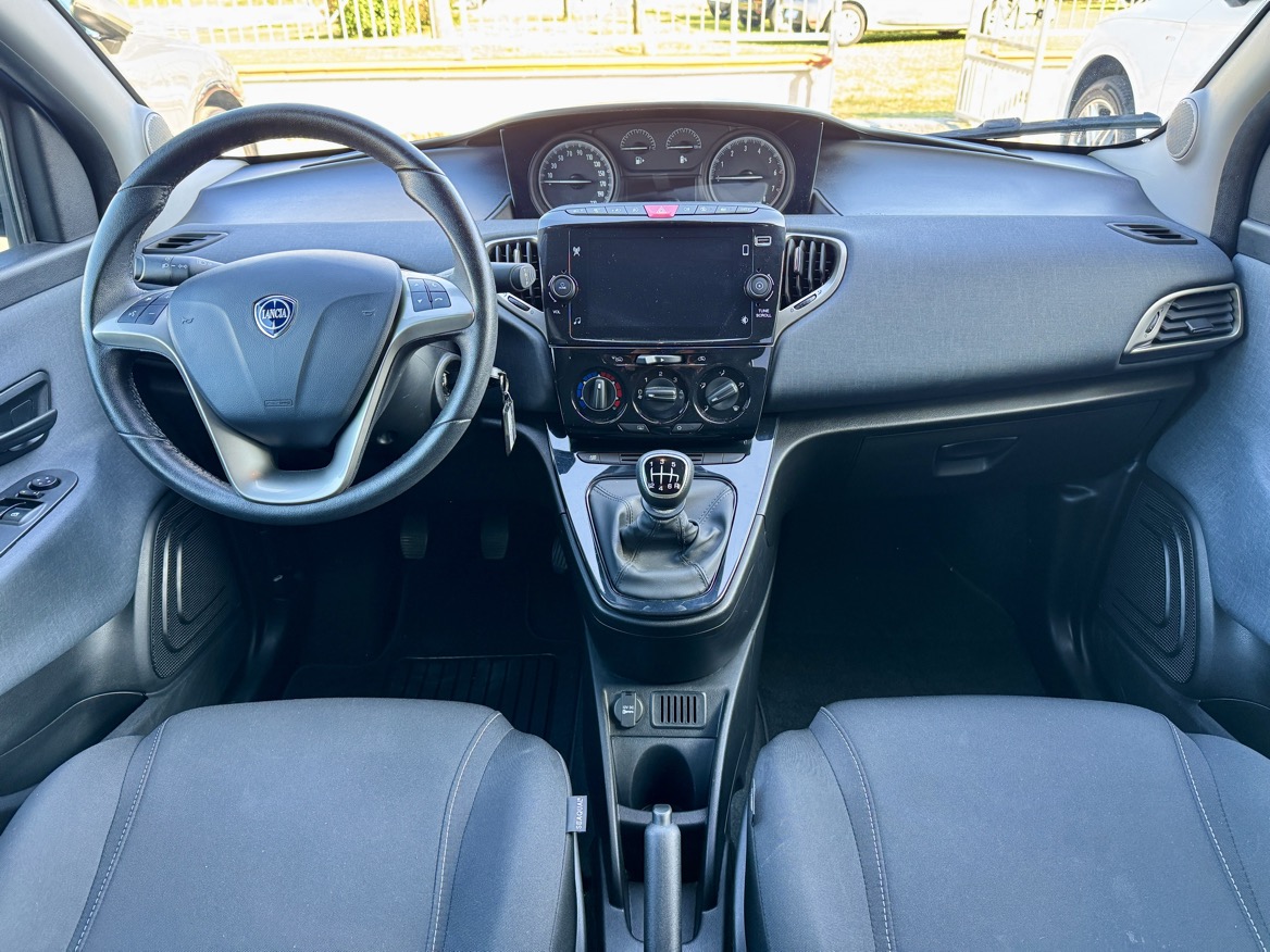 LANCIA YPSILON 1.0 HYBRID SILVER