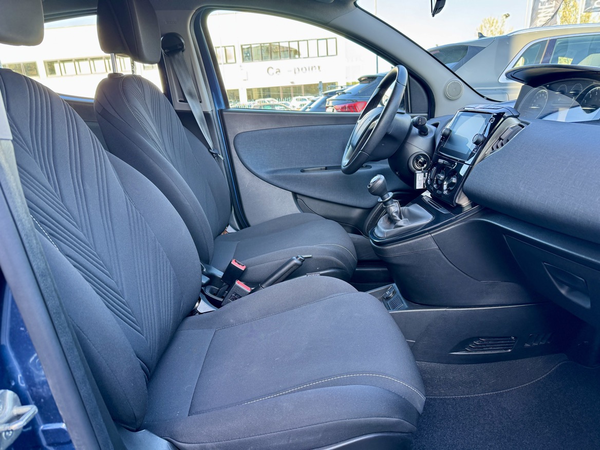 LANCIA YPSILON 1.0 HYBRID SILVER