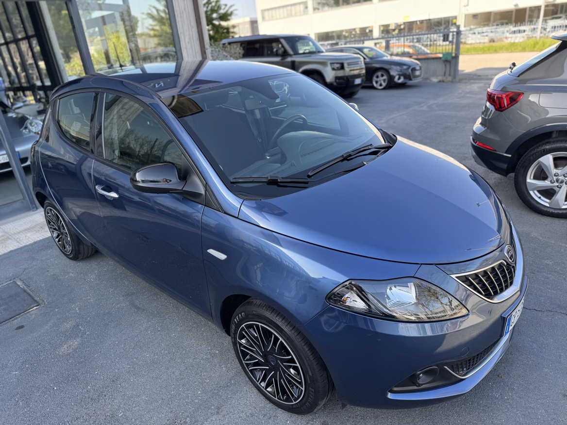 LANCIA YPSILON 1.0 HYBRID SILVER
