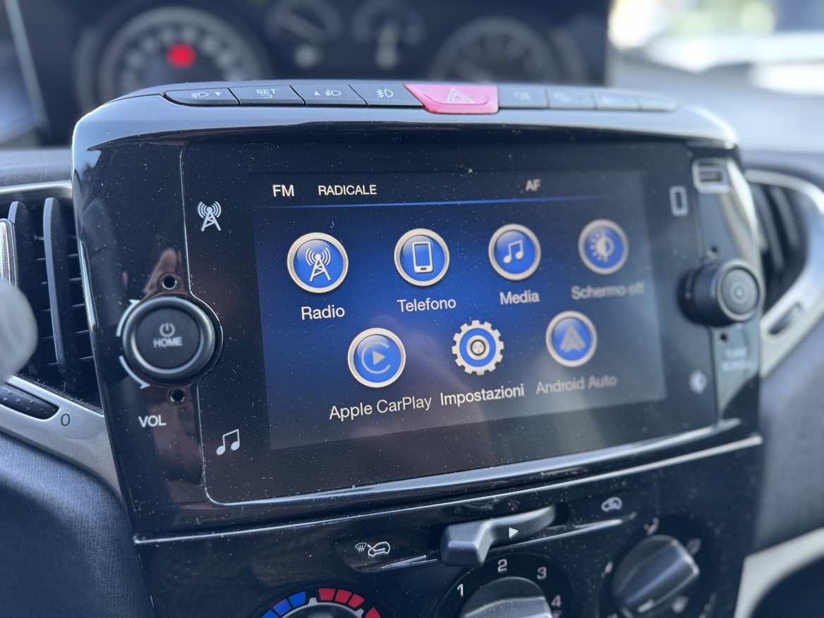 LANCIA YPSILON 1.0 HYBRID SILVER