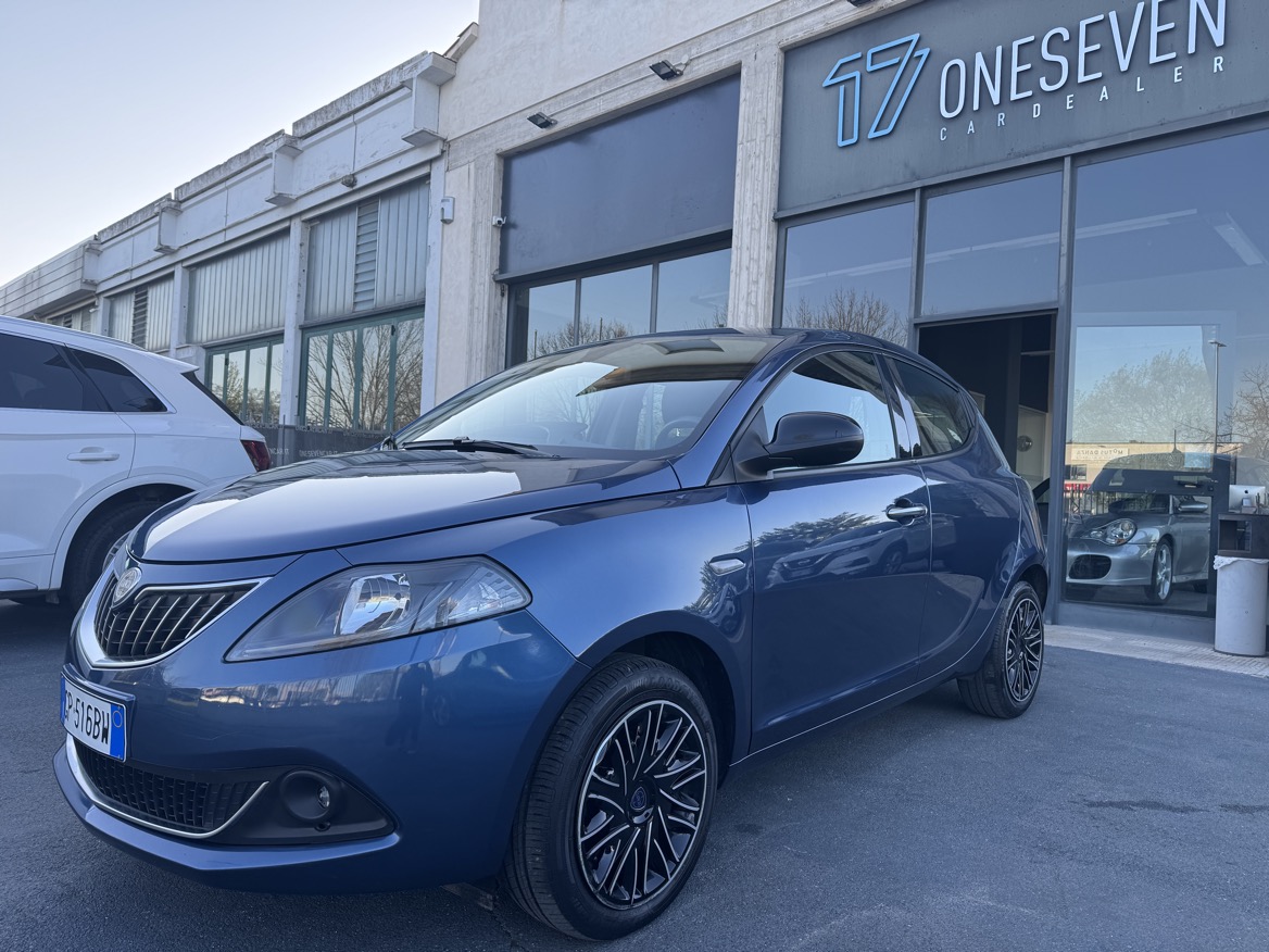 LANCIA YPSILON 1.0 HYBRID SILVER