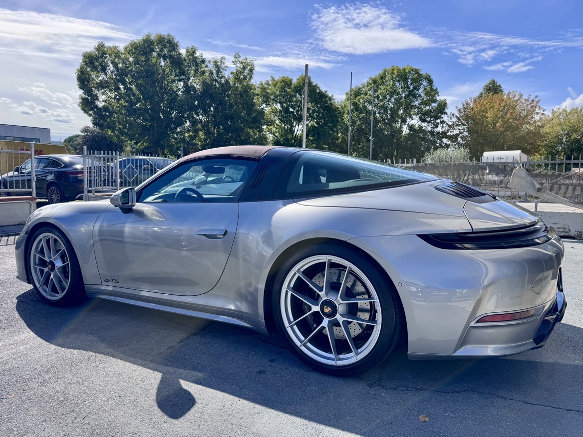 PORSCHE 992.2 4 GTS TARGA HYBRID