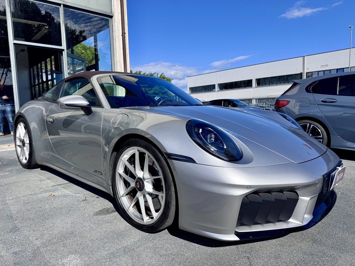 PORSCHE 992.2 4 GTS TARGA HYBRID
