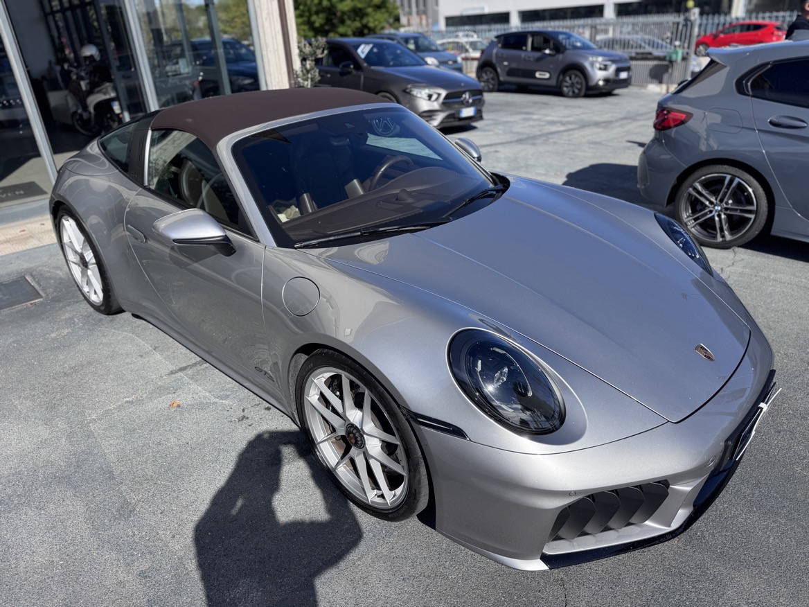 PORSCHE 992.2 4 GTS TARGA HYBRID