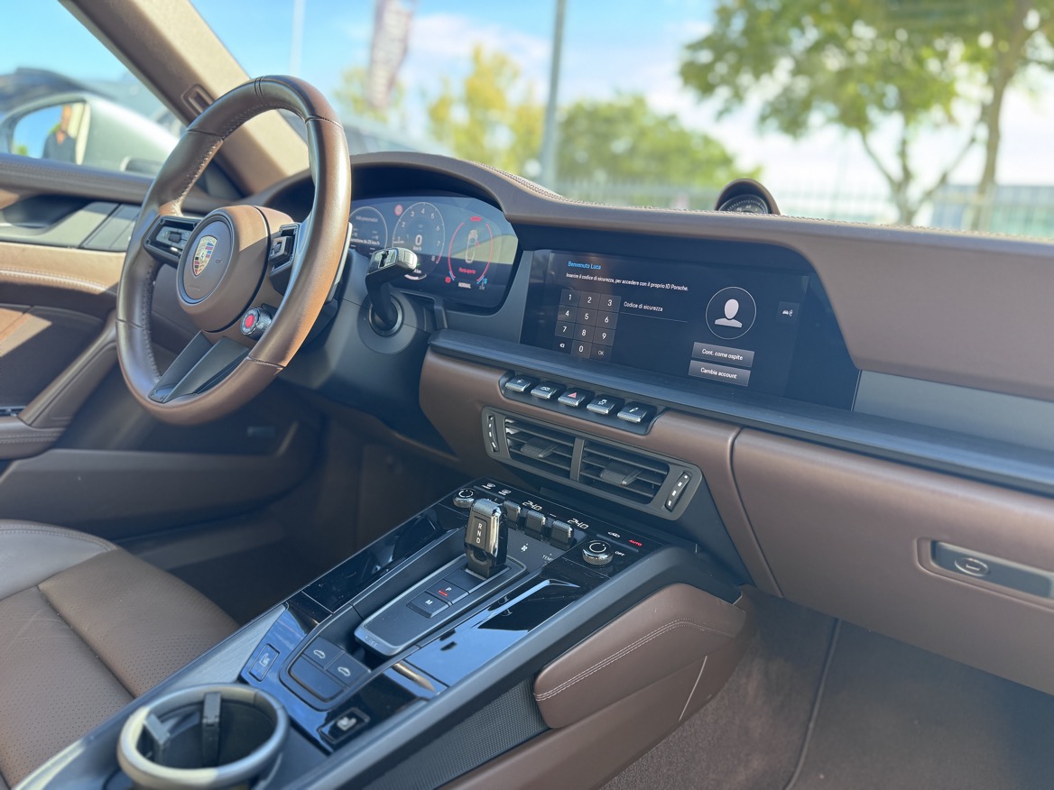 PORSCHE 992.2 4 GTS TARGA HYBRID
