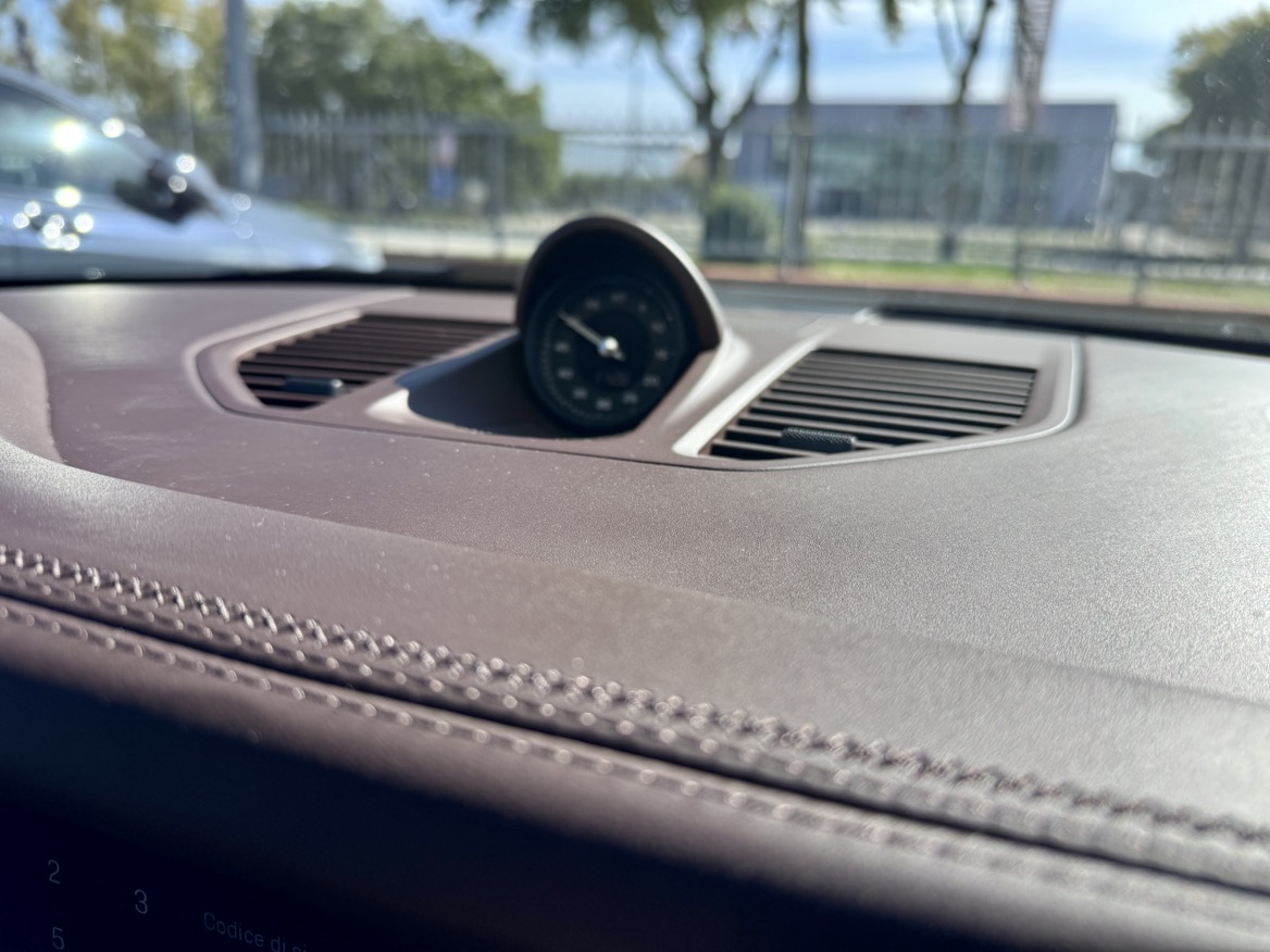 PORSCHE 992.2 4 GTS TARGA HYBRID