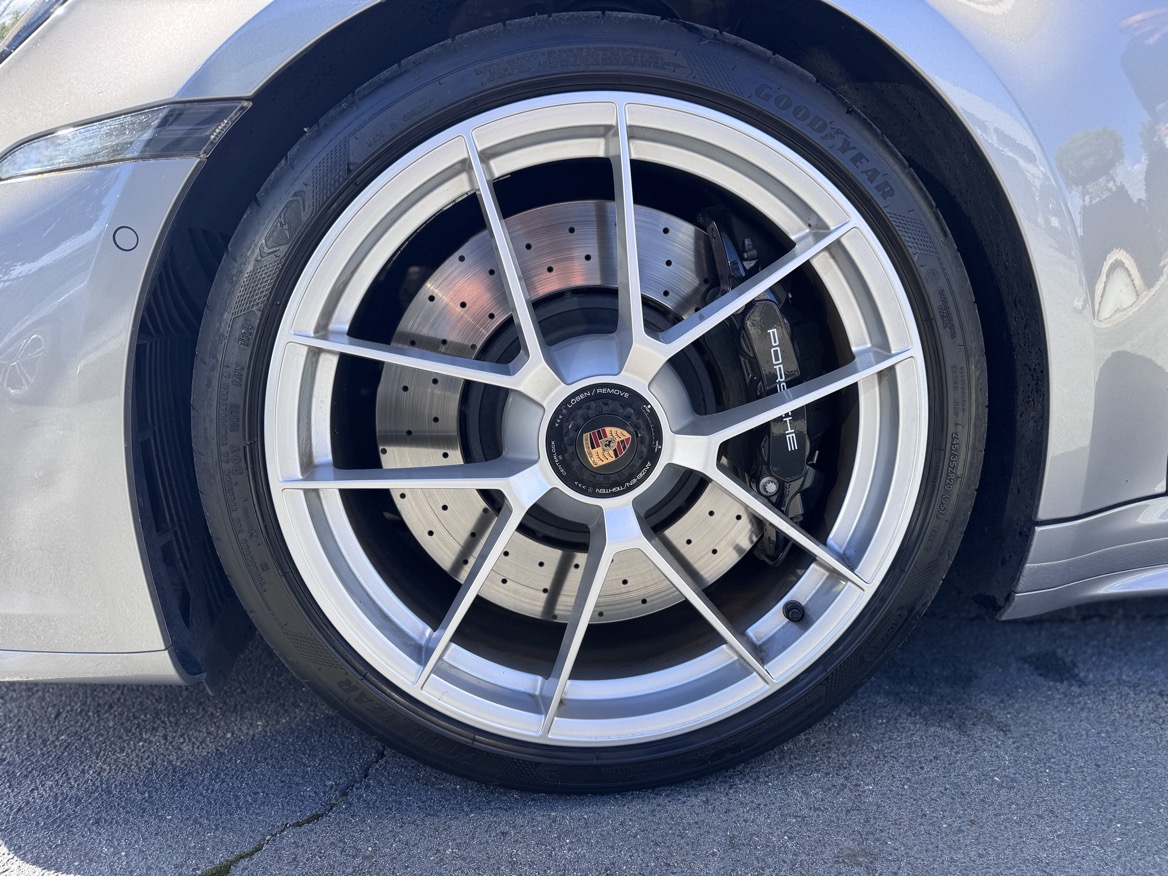 PORSCHE 992.2 4 GTS TARGA HYBRID